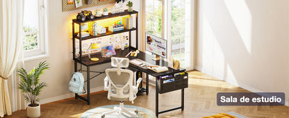 L-förmiger Gaming Schreibtisch LED Schwarz 135 cm – Eckschreibtisch mit Monitoraufsatz & Steckdosen