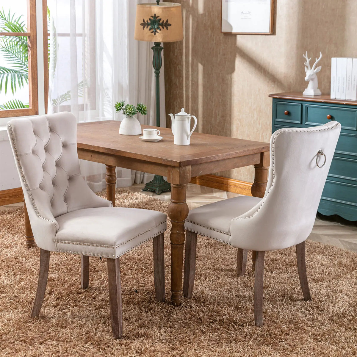 Esszimmerstuhl 2er Set Beige – Modernes Samt Polsterstuhl Set mit Nietenverzierung, Knopfung & Holzbeinen