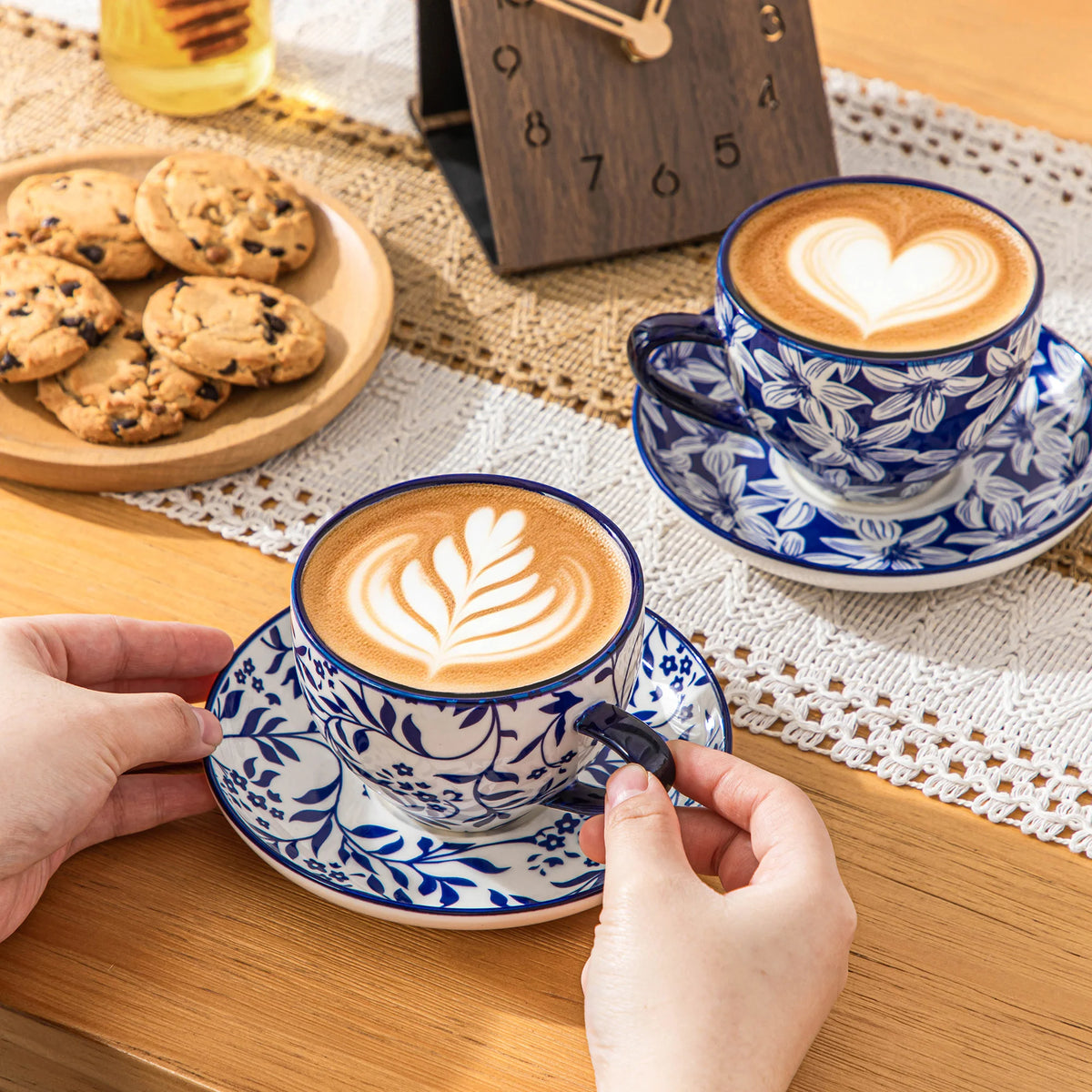 Keramik Tassen Set 4-teilig Blau – Elegante Cappuccinotassen mit Untertassen