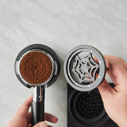 IKAPE WDT Tool 51mm – Präzisions Espresso Verteiler aus Edelstahl mit Mantis Halterung