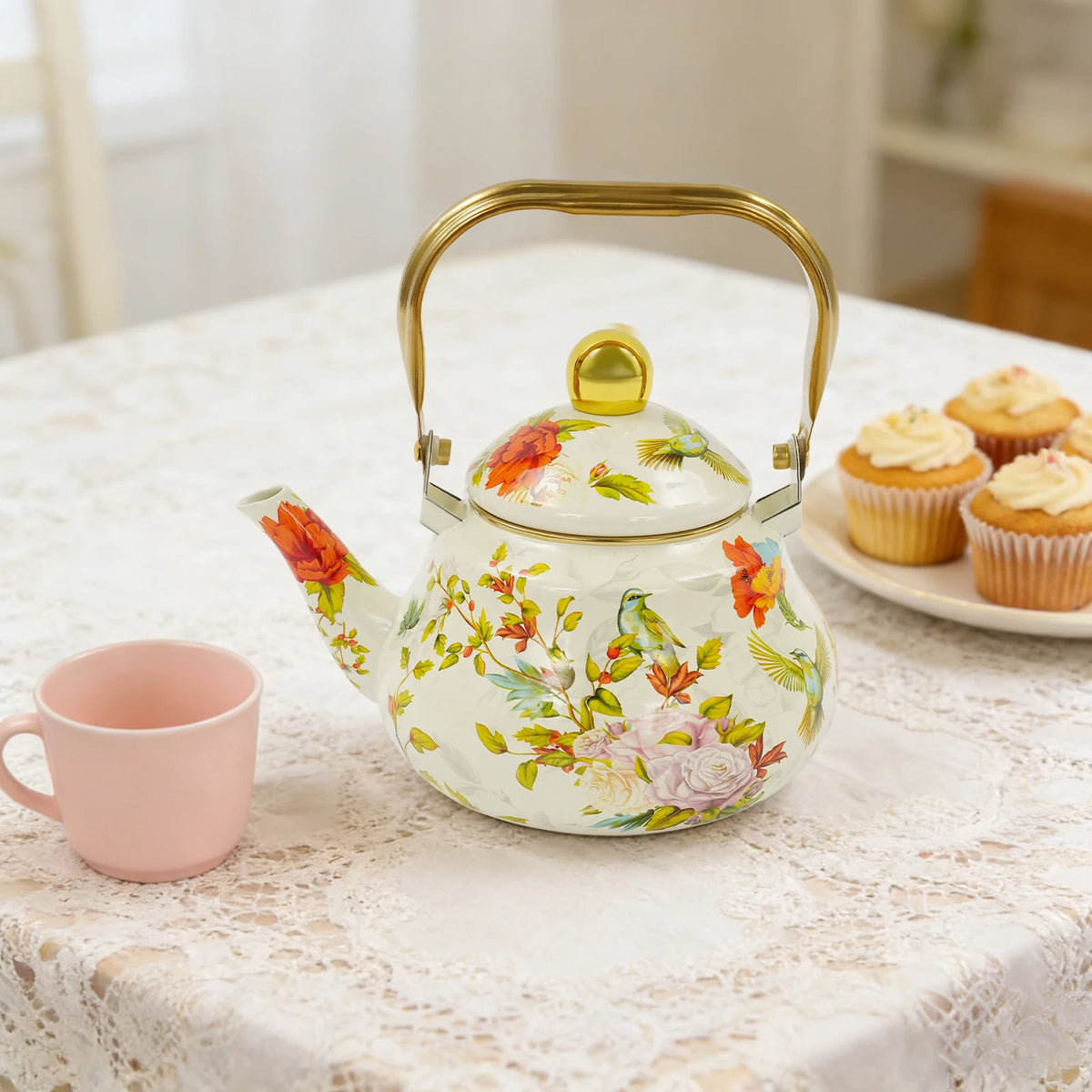 Klassische Enamel Teekanne Blumenmuster 1,5L – Emaillierte Teekanne mit Goldgriff