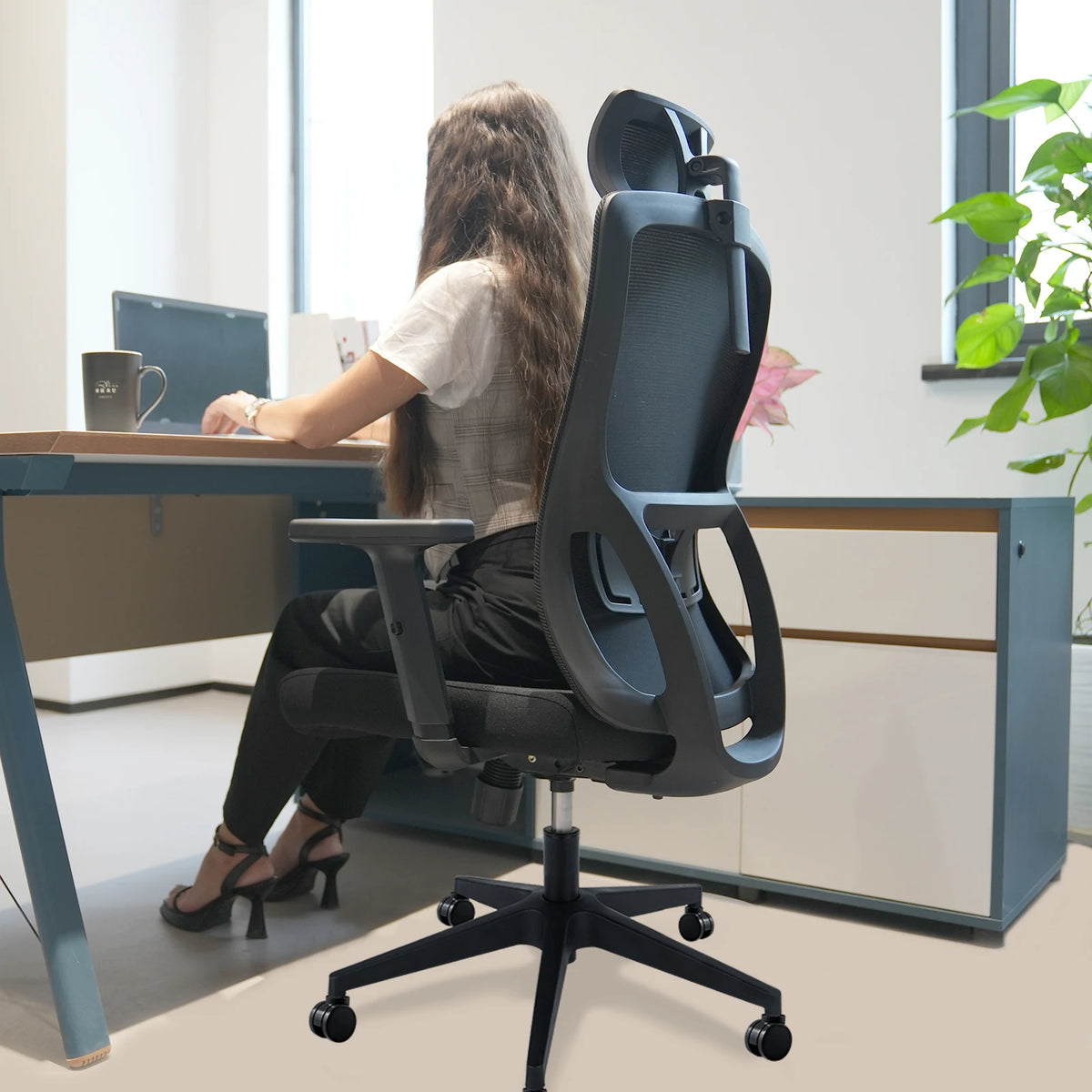 Buerostuhl Ergonomisch Schwarz – Netz Drehstuhl mit Verstellbarer Lendenstuetze & Kopfstuetze bis 150kg