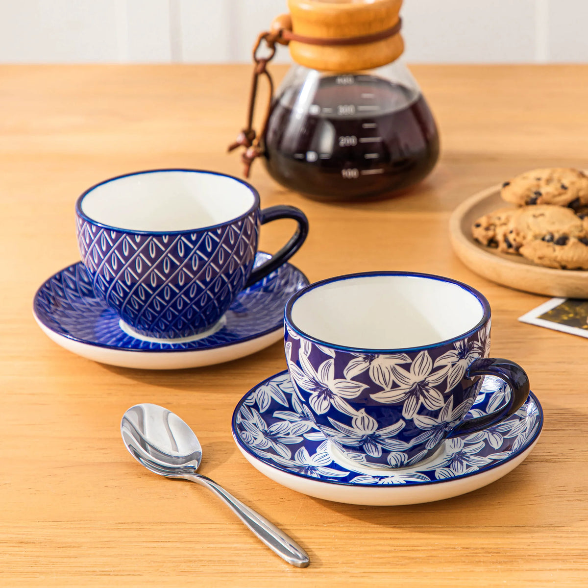 Keramik Tassen Set 4-teilig Blau – Elegante Cappuccinotassen mit Untertassen