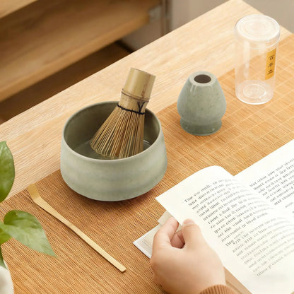 Matcha Set 4-teilig Grün – Traditionelle Matcha Schale mit Bambusbesen & Besenhalter