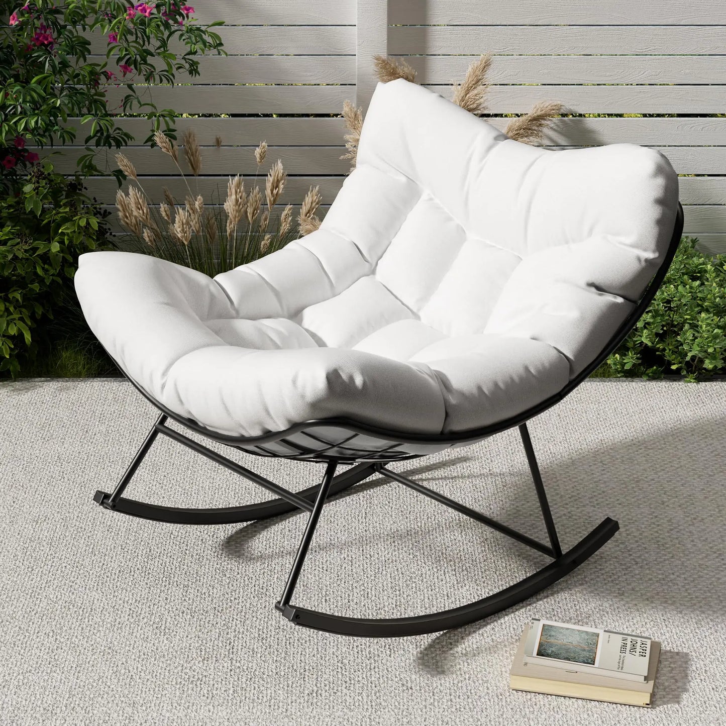 Garten Schaukelstuhl mit Hocker Beige – Wetterfester Rattan Polstersessel fuer Outdoor, Balkon & Terrasse bis 136kg