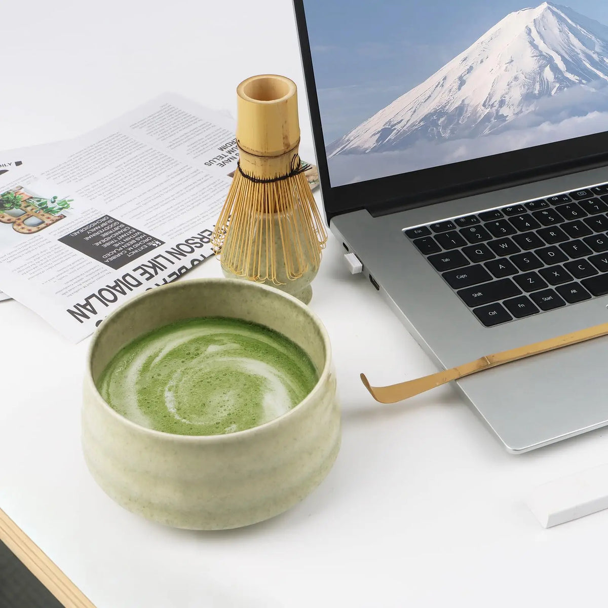 Matcha Set 4-teilig Grün – Traditionelle Matcha Schale mit Bambusbesen & Besenhalter