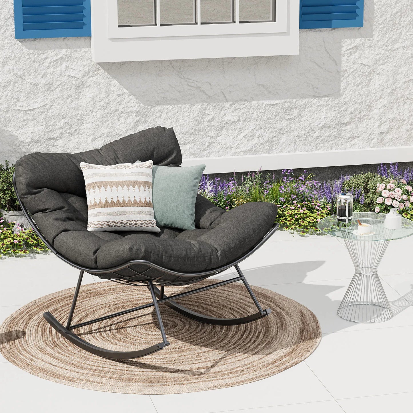 Garten Schaukelstuhl mit Hocker Beige – Wetterfester Rattan Polstersessel fuer Outdoor, Balkon & Terrasse bis 136kg